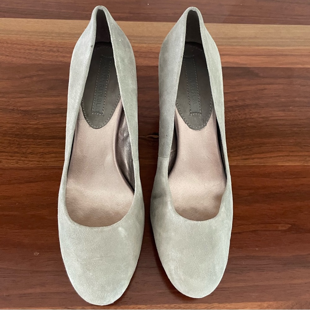 Banana Republic grey suede kitten heels - 8